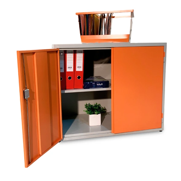 Armario bajo con puertas corredizas