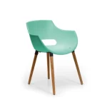 Silla plástica verde, con patas fijas en madera