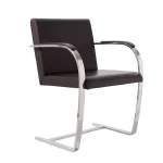 Sillon Brno, estructura cromada con brazos integrados. Tapizado ecocuero negro