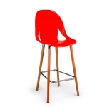 Taburete, asiento monocasco rojo, patas de madera, apoyapie metalico