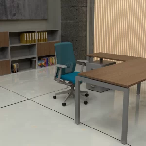 Escritorio con extensión línea Pórtico. Tapa simil madera, base metálica gris
