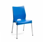 Silla plástica color azul, patas color aluminio.