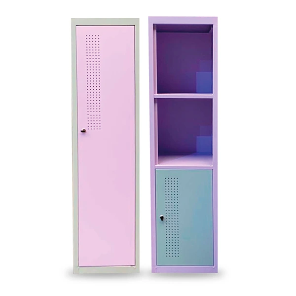 Locker con puertas batientes y espacio libre de guardado con estante
