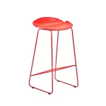 Taburete Nexus. asiento plástico, rojo base de caño de acero pintado. Apoyapie metalico