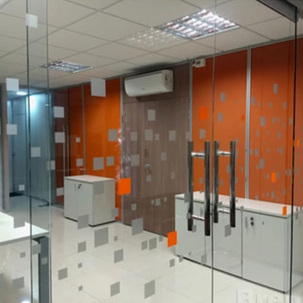 Panel vidrio templado transparente con puerta