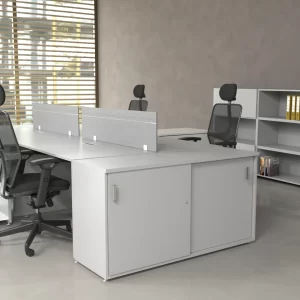 Puesto cuádruple enfrentado con extension y panel divisor color blanco.
