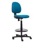 Silla giratoria con asiento y respaldo color verde, aro apoyapies cajero