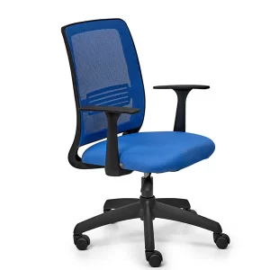 Silla giratoria, estructura negra, respaldo en red azul, asiento tapizado en tela azul. Apoyabrazos fijos.
