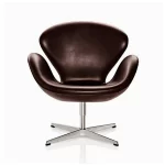 Sillón Swan, tapizado en ecocuero color negro, base en aluminio