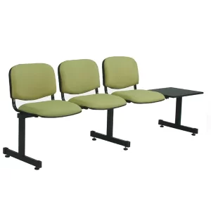Tandem de 3 cuerpos mas mesa, base metalica negra, asiento y respaldo tapizados en tela verde oliva.
