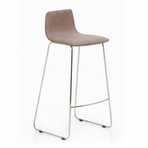 Taburete tapizado beige, base trineo cromada